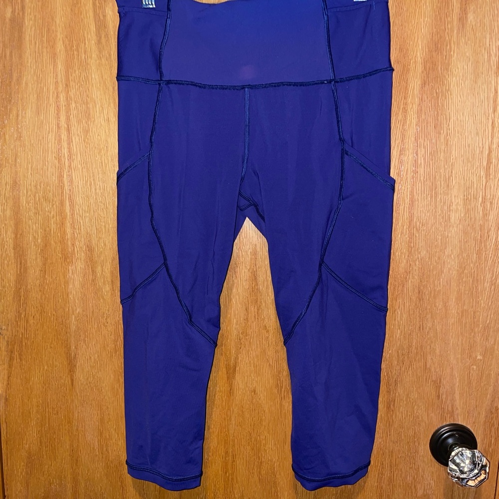 Lululemon running crops